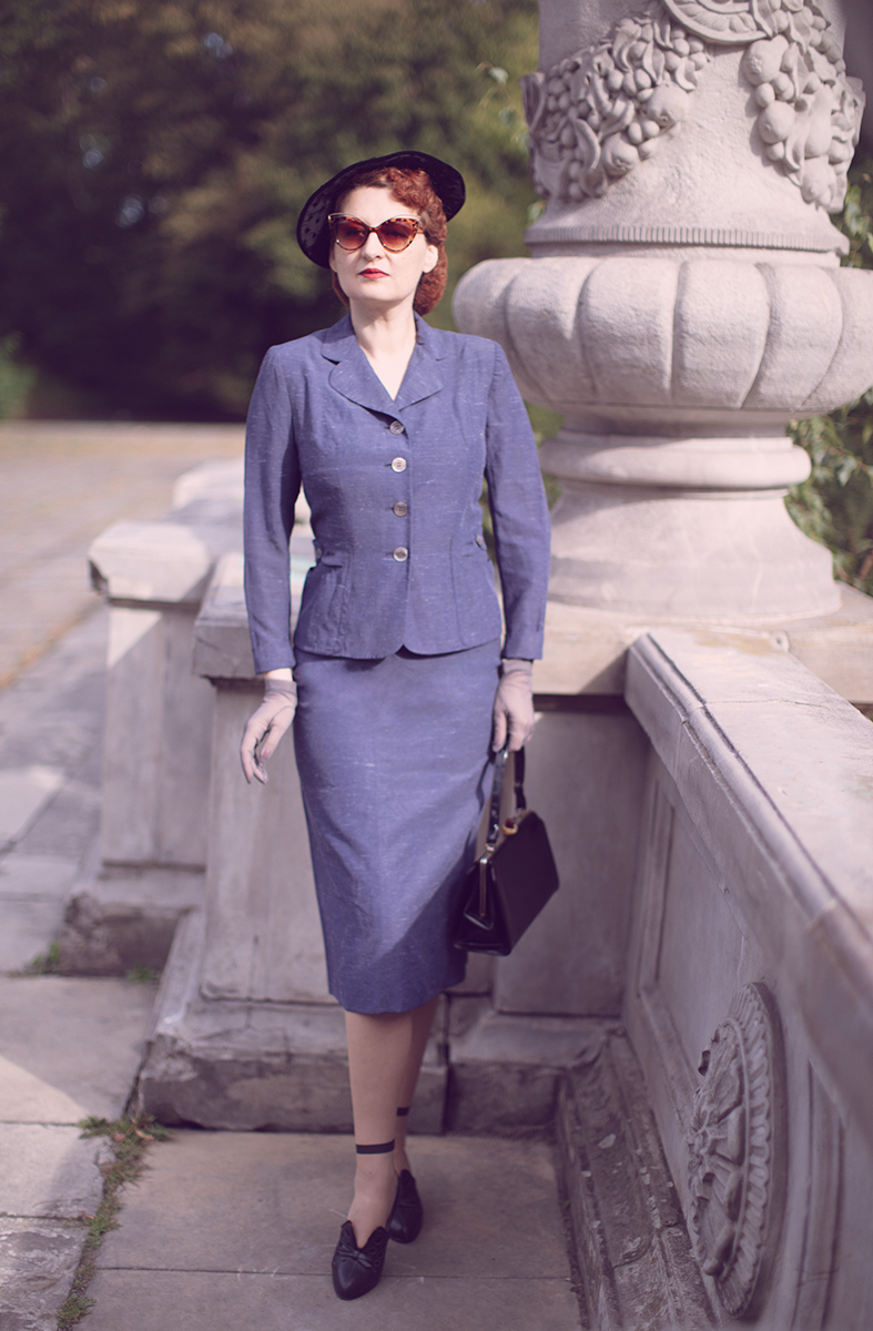 1950s Handmacher suit. Vintage day outfit.