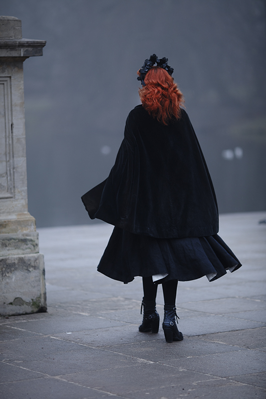 Cottage Corsetiere in Black Cotton Sateen  Gothic Inspired Clothing – La  Femme En Noir