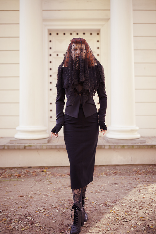 how to add gothic glamour to your style.