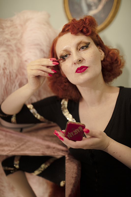 how to create a vintage femme fatale makeup