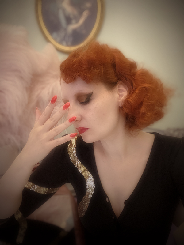 how to create a femme fatale makeup.