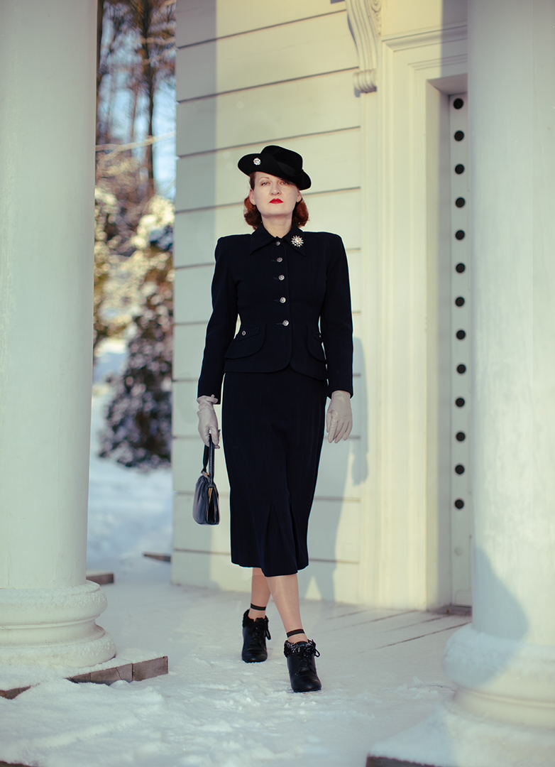 Betty Rose 1940s suit. Vintage fashion blogger Dominique de Merteuil.