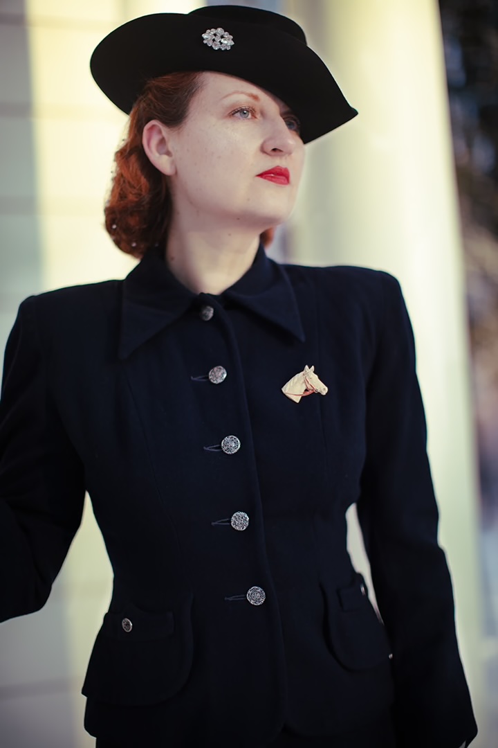 Vintage fashion blogger Dominique de Merteuil in a 1940s Betty Rose suit and a vintage brooch.