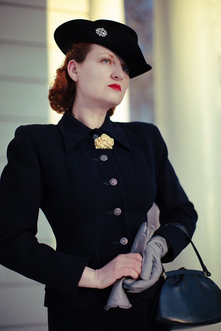 vintage fashion blogger Dominique de Merteuil showing how to wear a vintage brooch.